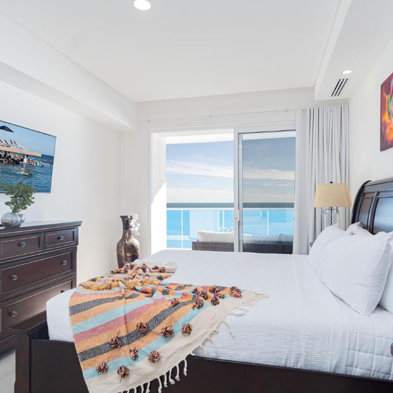 Splash in New Lazy River/Stay in Modern Luxury Encantame 702 - Vacation Home - 23