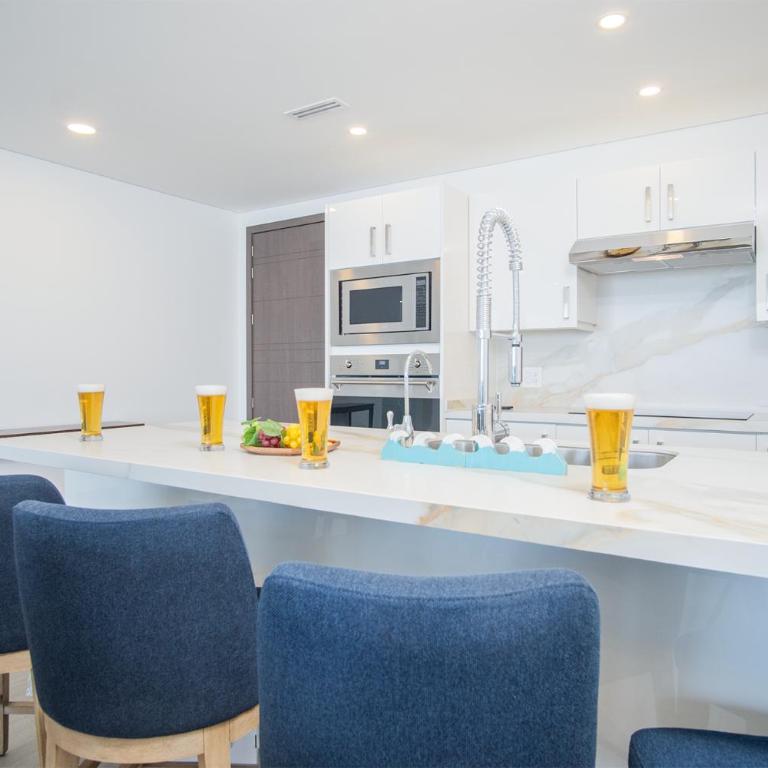 Stunning 2BR condo at Encantame Towers Velero 2302 in playa Encanto - Vacation Home - 6