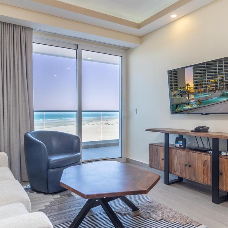 Splash in The New Lazy River/Stay in Modern Luxury Encantame Viento 303 - Vacation Home - 4