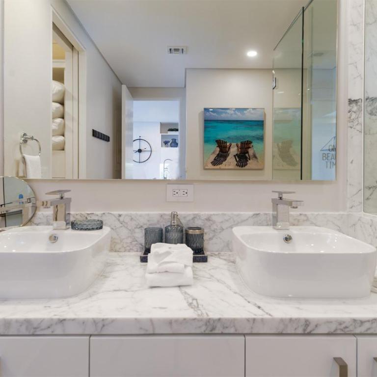 Modern Luxury, Beachfront, Ocean Views C1803 Encantame - Vacation Home - 17