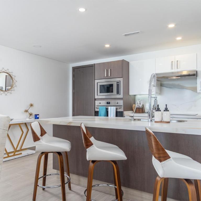 A Style Of Its Own 2 bedroom unit Encantame Viento 1202 - Vacation Home - 12