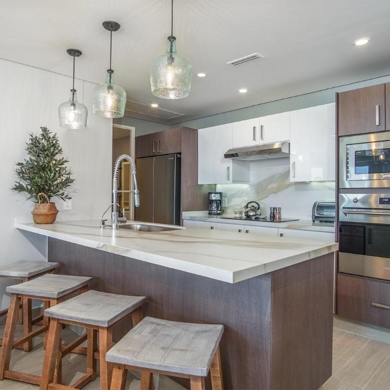 Imagine coming to this gorgeous 2 bedroom condo E1002 - Casa - 9
