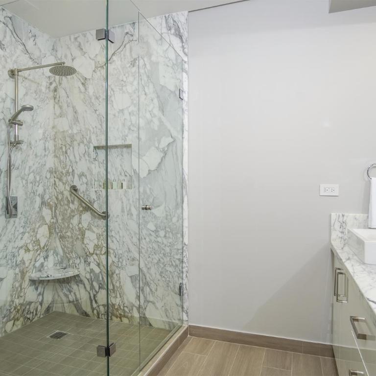 Imagine coming to this gorgeous 2 bedroom condo E1002 - Casa - 18