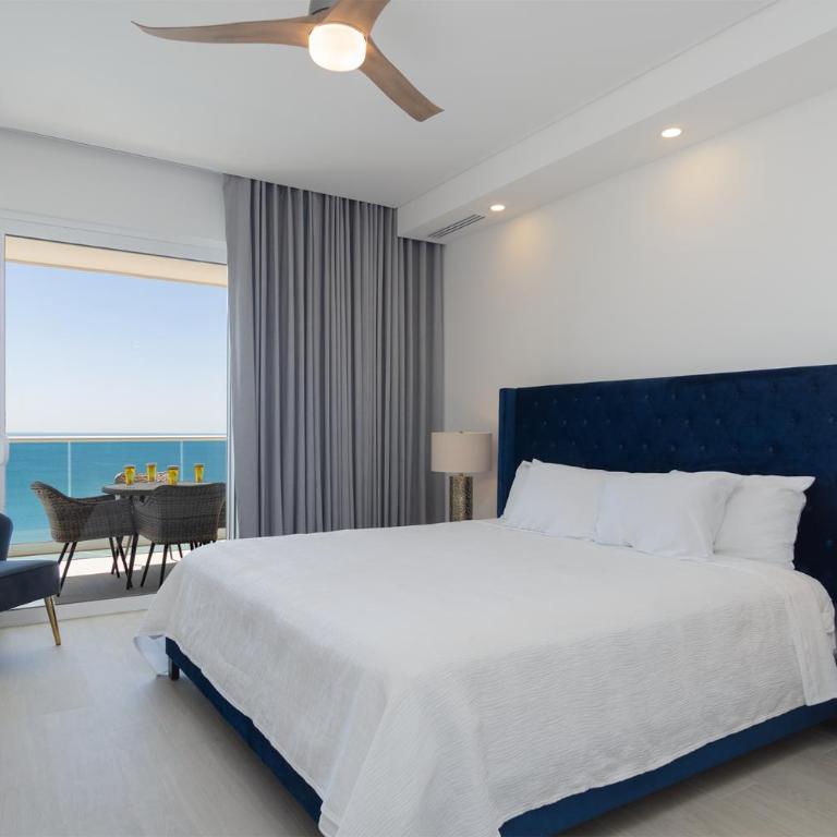 Spectacular 2 bedroom 2bathroom Beach Front Condominium at Encantame C1002 - Casa - 12