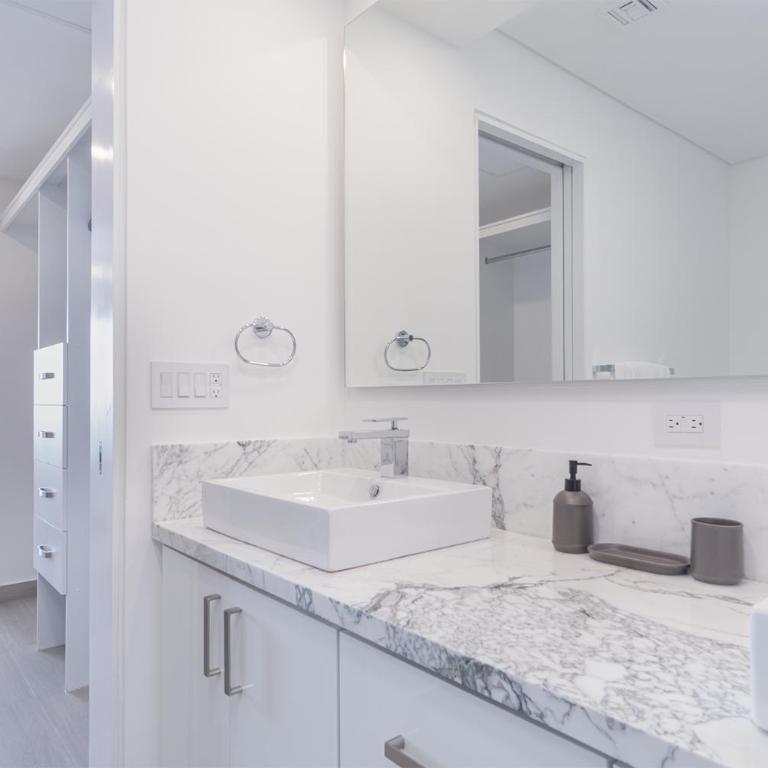 Spectacular 2 bedroom 2bathroom Beach Front Condominium at Encantame C1002 - Casa - 16