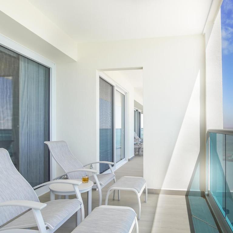 Imagine coming to this gorgeous 2 bedroom condo E1002 - Casa - 25