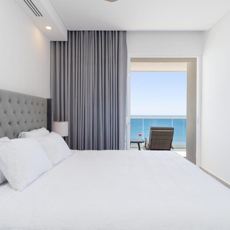 Spectacular 2 bedroom 2bathroom Beach Front Condominium at Encantame C1002 - Casa - 20
