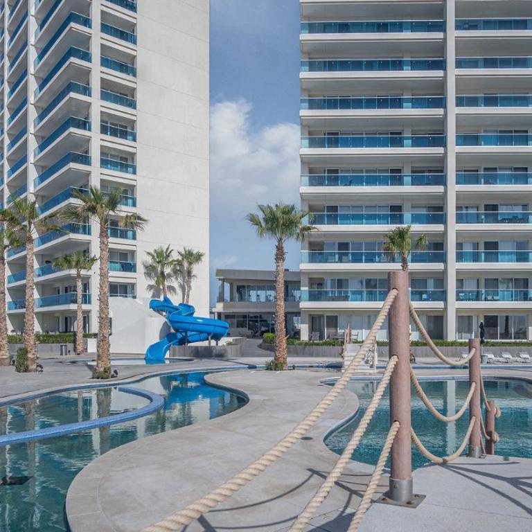 Spectacular 2 bedroom 2bathroom Beach Front Condominium at Encantame C1002 - Maison de Vacances - 1