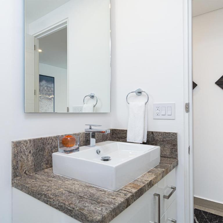 Stunning 2 bedroom Corner Beach Front Condominium Encantame C-1105 - Vacation Home - 27