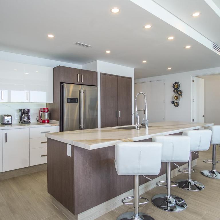 Breathtaking 3 bedroom condo Encantame Towers Velero 1801 - Vacation Home - 11