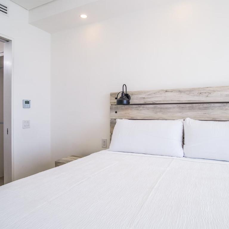 Breathtaking 3 bedroom condo Encantame Towers Velero 1801 - Vacation Home - 14