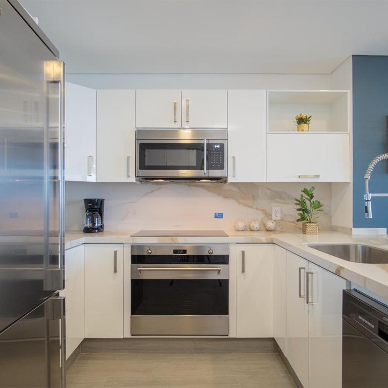 Stay in Luxury/Splash in New Lazy River this Winter Encanatame Towers 903 - Vacation Home - 6