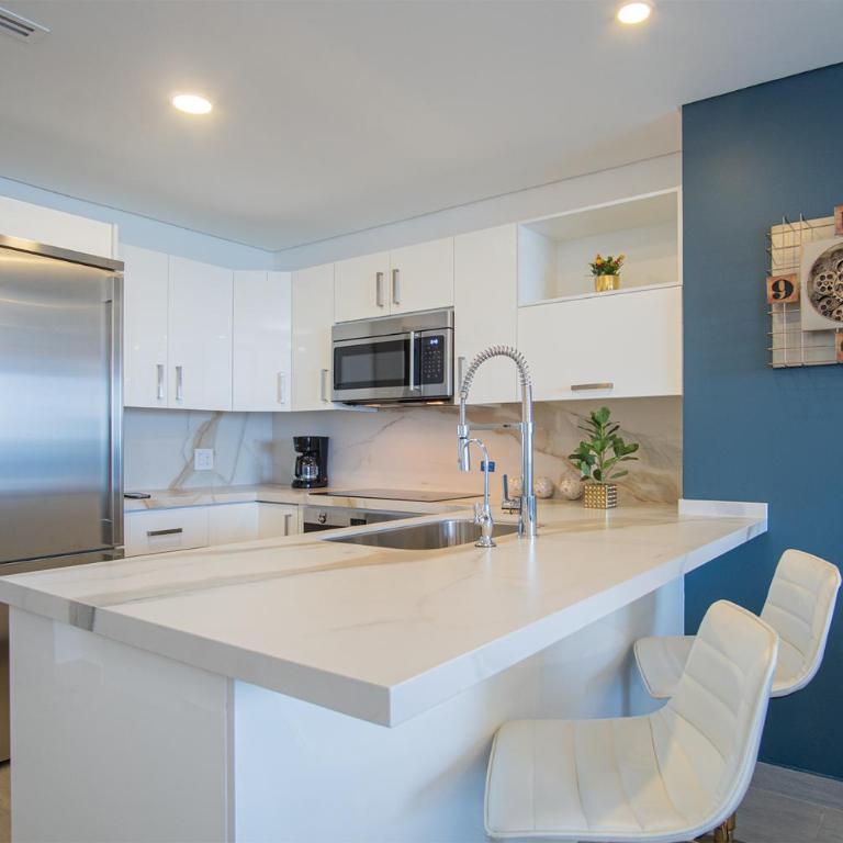 Stay in Luxury/Splash in New Lazy River this Winter Encanatame Towers 903 - Vacation Home - 11