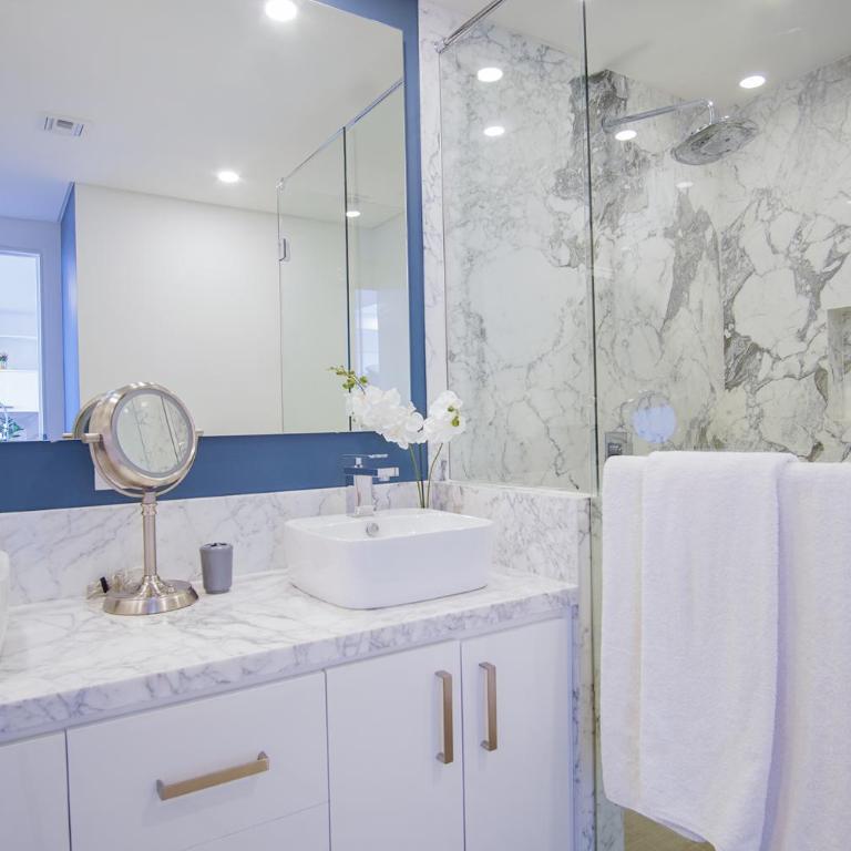 Stay in Luxury/Splash in New Lazy River this Winter Encanatame Towers 903 - Vacation Home - 21