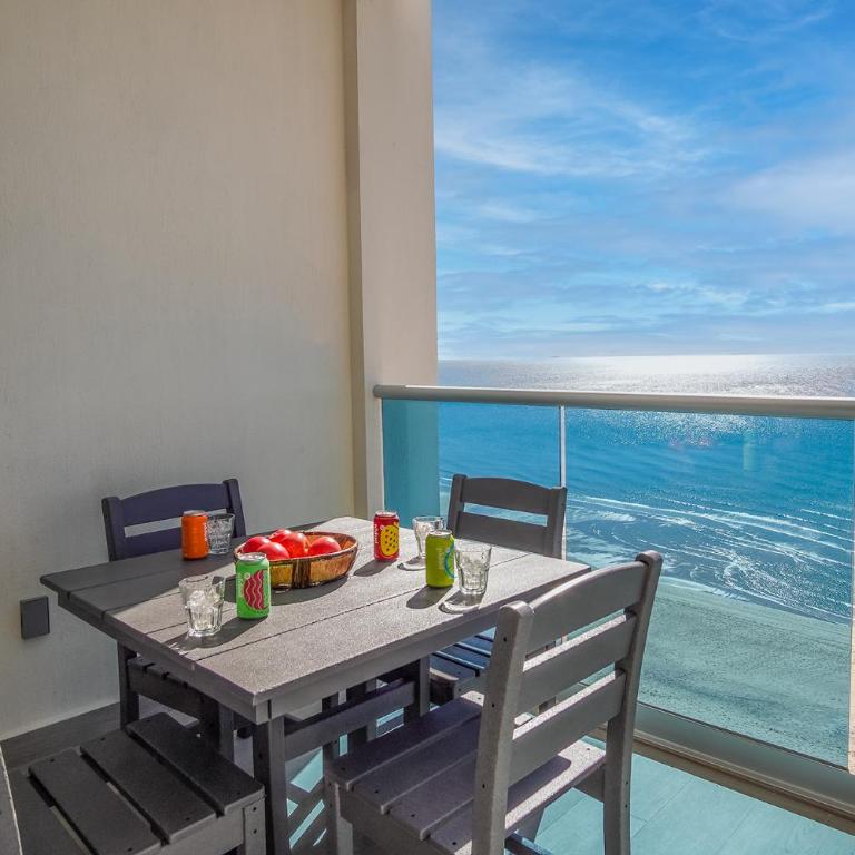Stay in Luxury/Splash in New Lazy River this Winter Encanatame Towers 903 - Vacation Home - 24