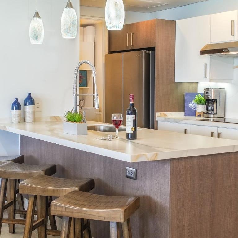 Relax in this modern ocean front condo Encantame E1404 - Casa - 5
