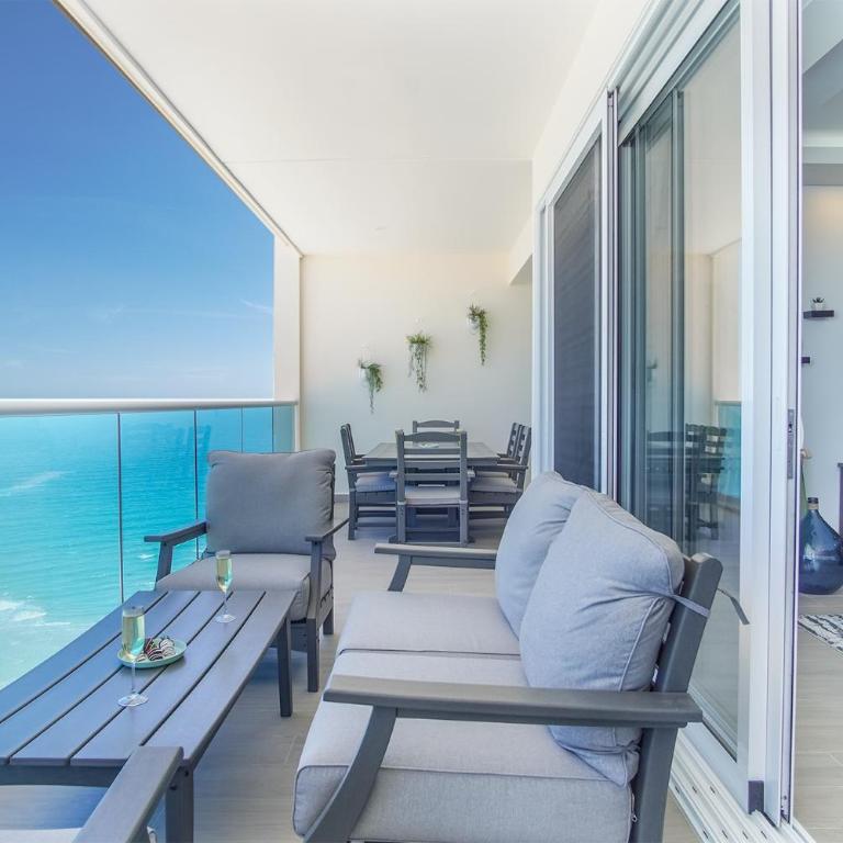 Relax in this modern ocean front condo Encantame E1404 - Casa - 9
