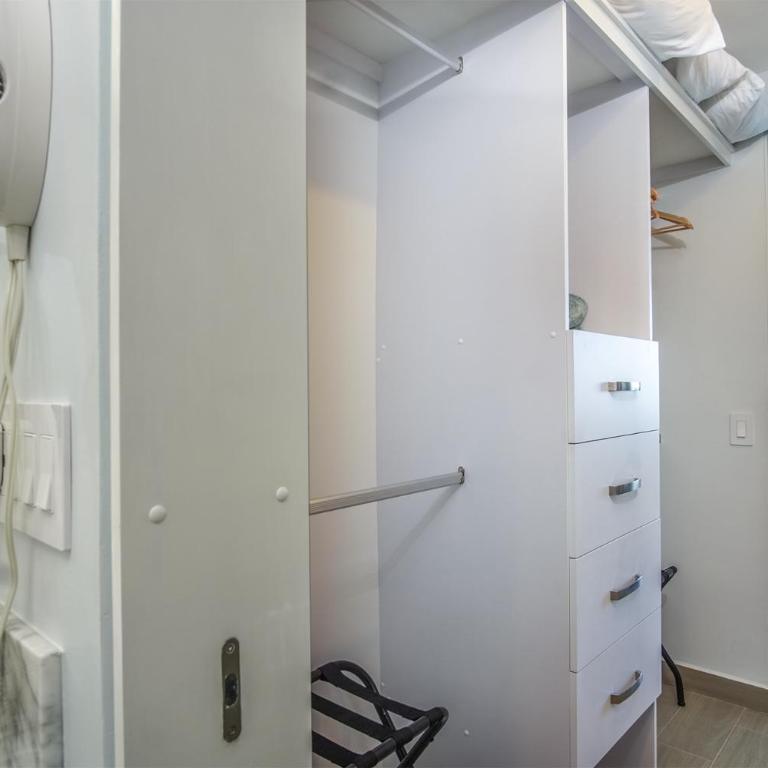 Relax in this modern ocean front condo Encantame E1404 - Casa - 14