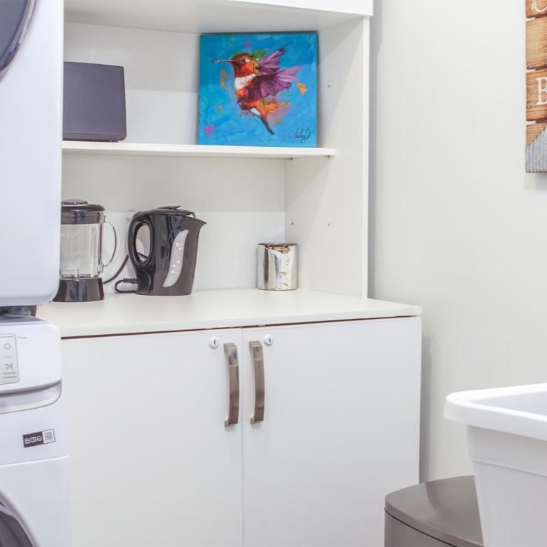 Relax in this modern ocean front condo Encantame E1404 - Casa - 15