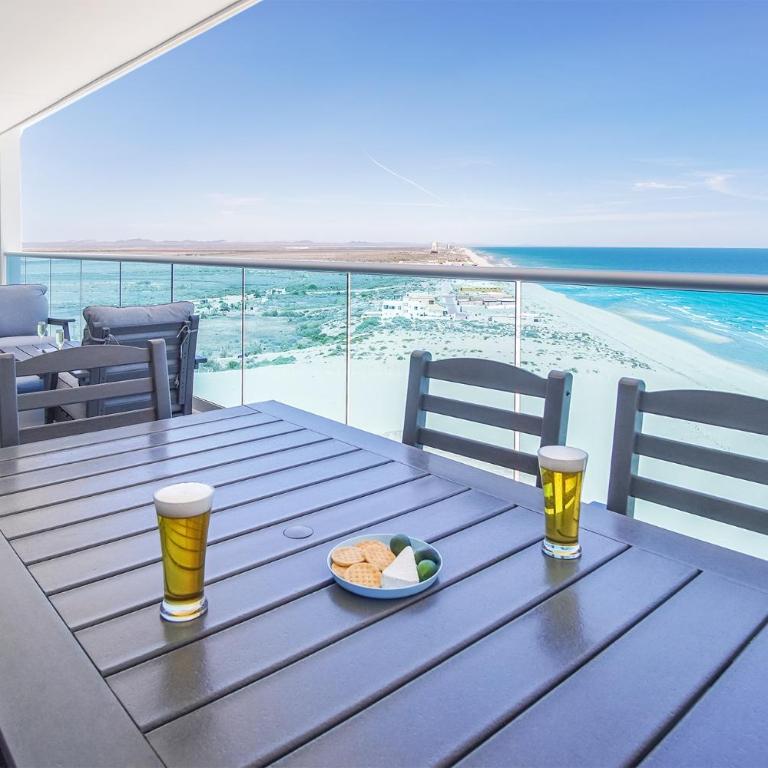 Relax in this modern ocean front condo Encantame E1404 - Casa - 23