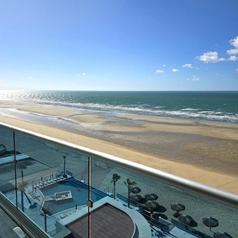 Beautiful 2 bedroom Corner Beach Front Condominium Encantame Velero 905 - Casa - 6