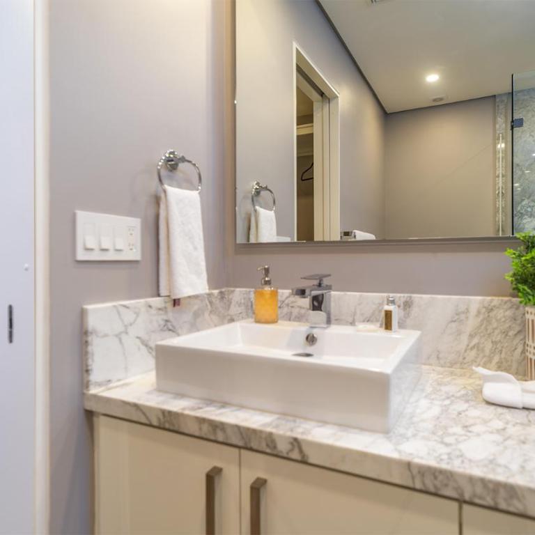 Waterfront Getaway 2 Bedroom Condo W1102 - Casa - 17