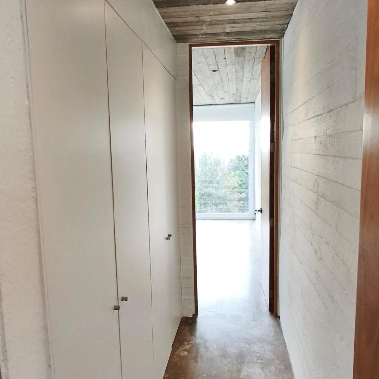 Concrete house overlooking the ocean and beach access - One-Bedroom House - 6