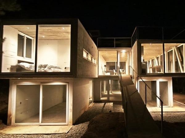 Concrete house overlooking the ocean and beach access - One-Bedroom House - 8