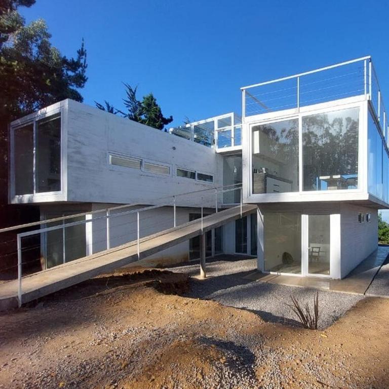 Concrete house overlooking the ocean and beach access - One-Bedroom House - 16