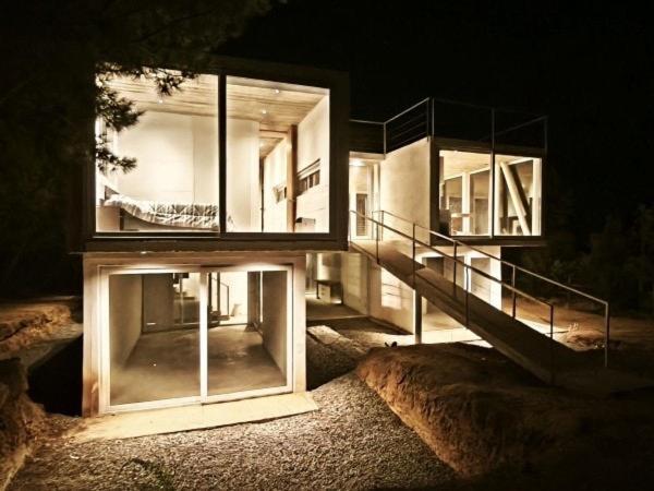 Concrete house overlooking the ocean and beach access - One-Bedroom House - 20
