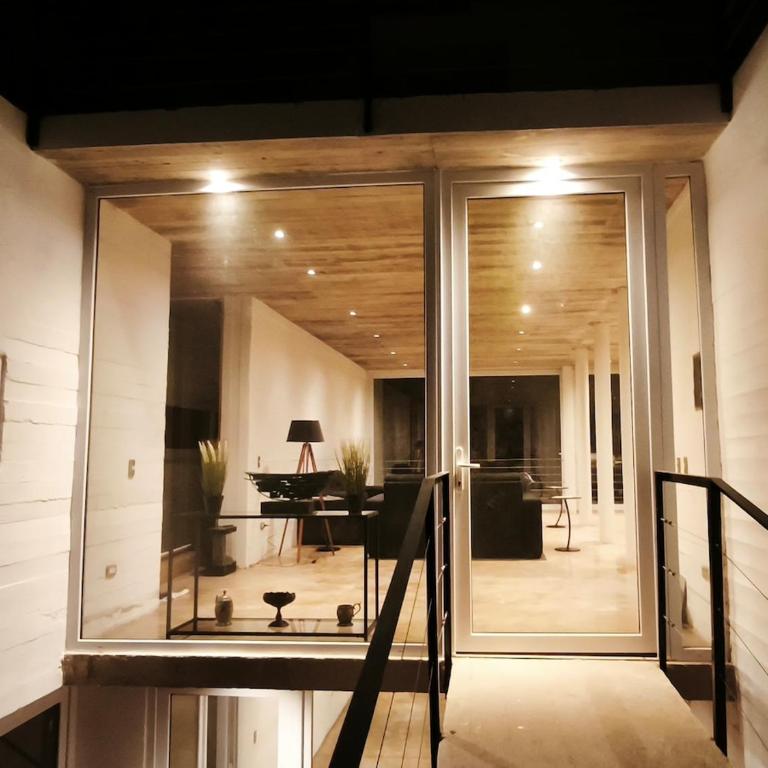 Concrete house overlooking the ocean and beach access - One-Bedroom House - 24