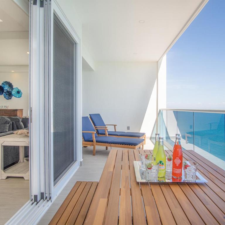 Splash in The New Lazy River and Sleep In Luxury Encantame Towers Velero 2202 - Vacation Home - 1