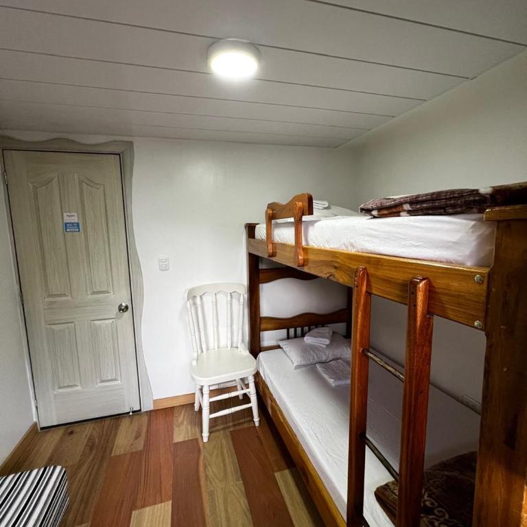 Elizabetha Hostal - Cama individual en dormitorio mixto - 2