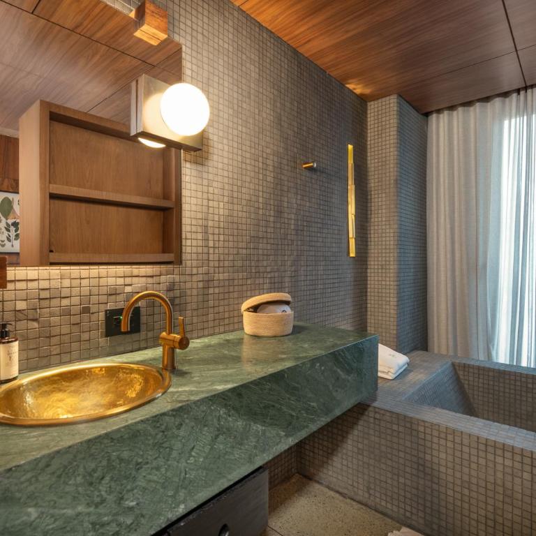 23 Living - Suite with City View - 8
