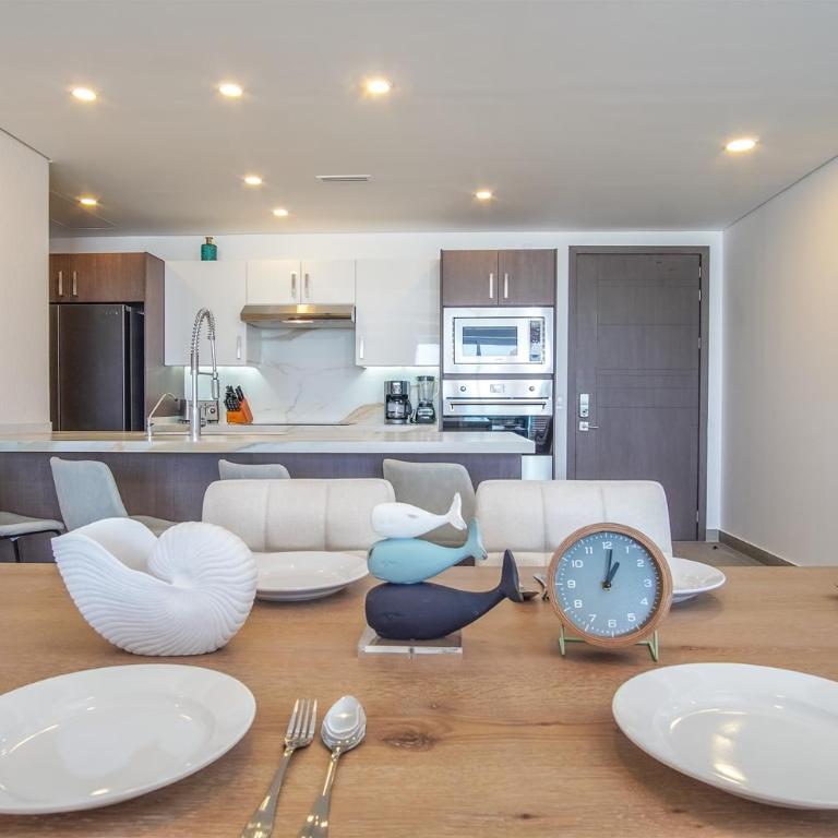 Cozy beach front getaway Encantame Towers E304 - Casa - 8