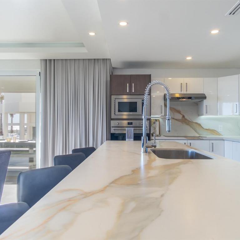 New and Amazing 3 bedroom Ground Floor Corner Beach Front Encantame C-101 - Vacation Home - 7