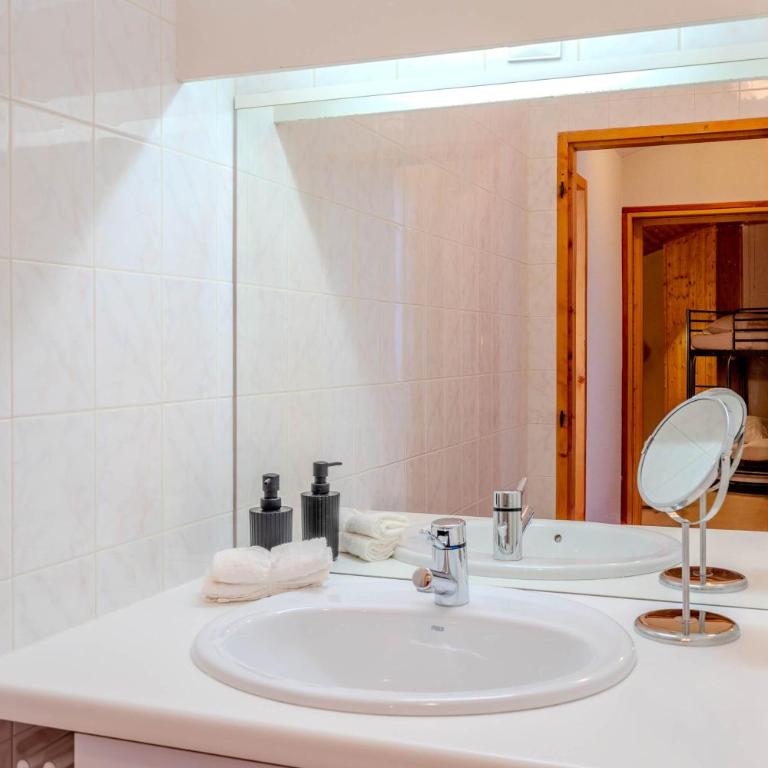 Residence Hermine, Ski In-Out with WiFi in Val Thorens, "V7" by Versant Collection - Apartment mit 3 Schlafzimmern und Balkon - 8