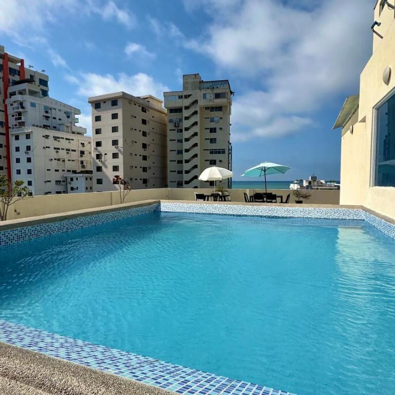 C&E ALOJAMIENTOS , Apartamentos a una calle de la Playa & Malecón - Three-Bedroom Deluxe Apartment - 3