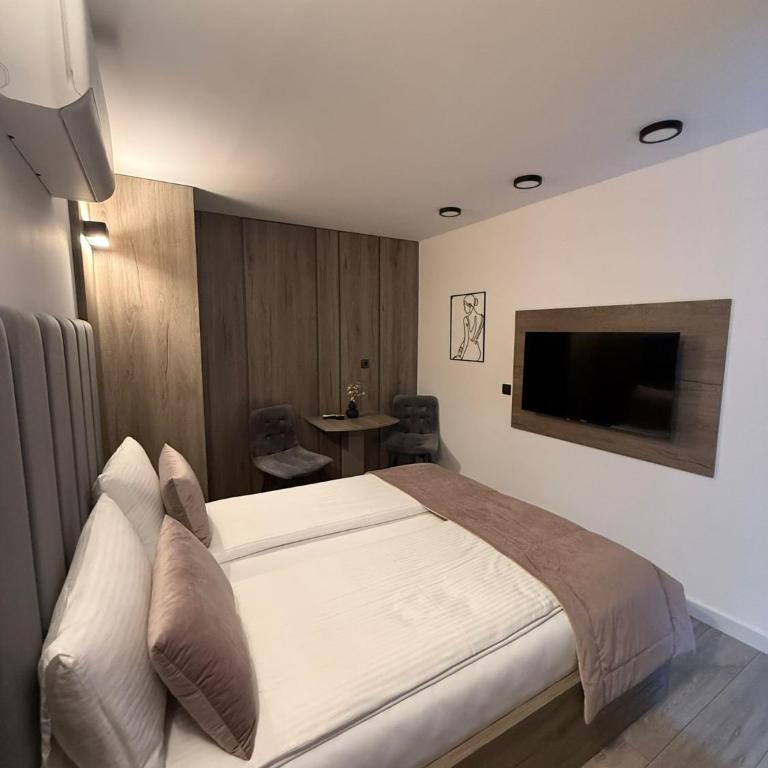 Casa ARTEE Free Parking - Dvokrevetna Soba sa Bračnim Krevetom i Sopstvenim Kupatilom - 2