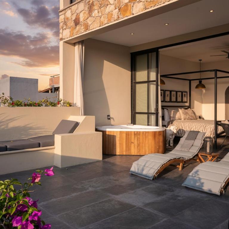 Vista Vieja, 6BR Luxury Villa with Pool & City Views - Villa - 41