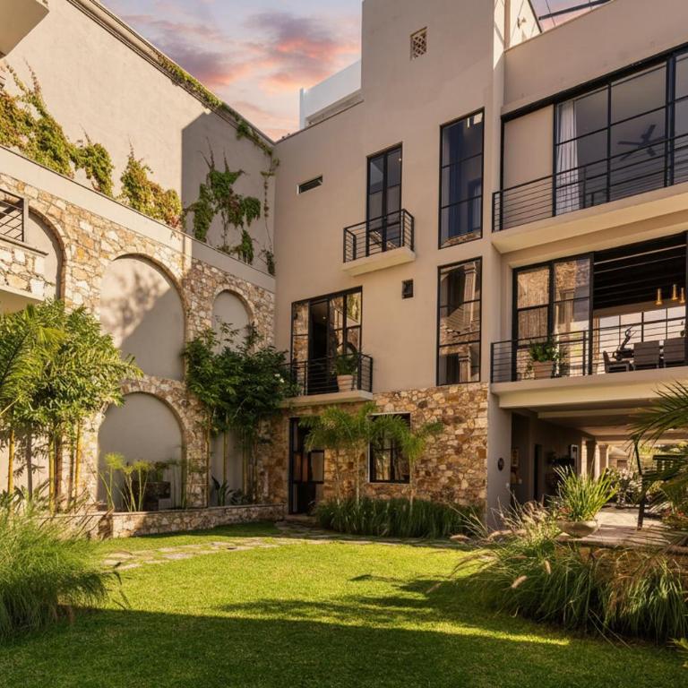 Vista Vieja, 6BR Luxury Villa with Pool & City Views - Villa - 8