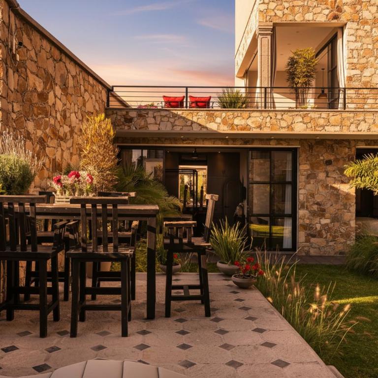 Vista Vieja, 6BR Luxury Villa with Pool & City Views - Villa - 14