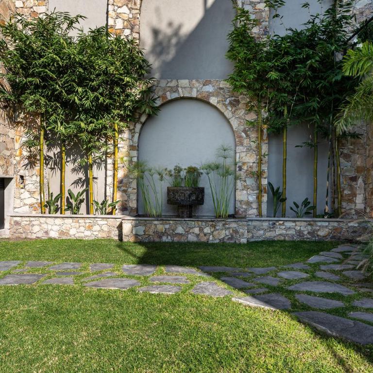 Vista Vieja, 6BR Luxury Villa with Pool & City Views - Villa - 35