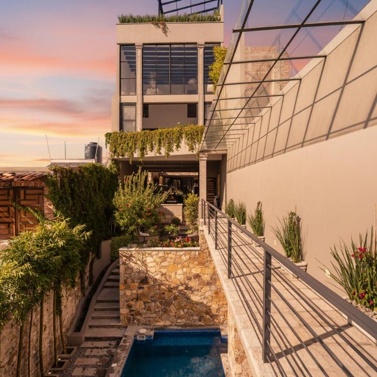 Vista Vieja, 6BR Luxury Villa with Pool & City Views - Villa - 30