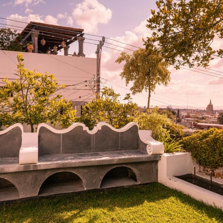Vista Vieja, 6BR Luxury Villa with Pool & City Views - Villa - 33