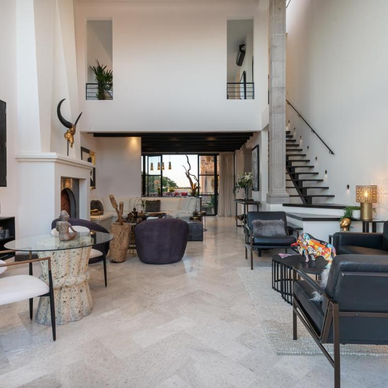 Vista Vieja, 6BR Luxury Villa with Pool & City Views - Villa - 16
