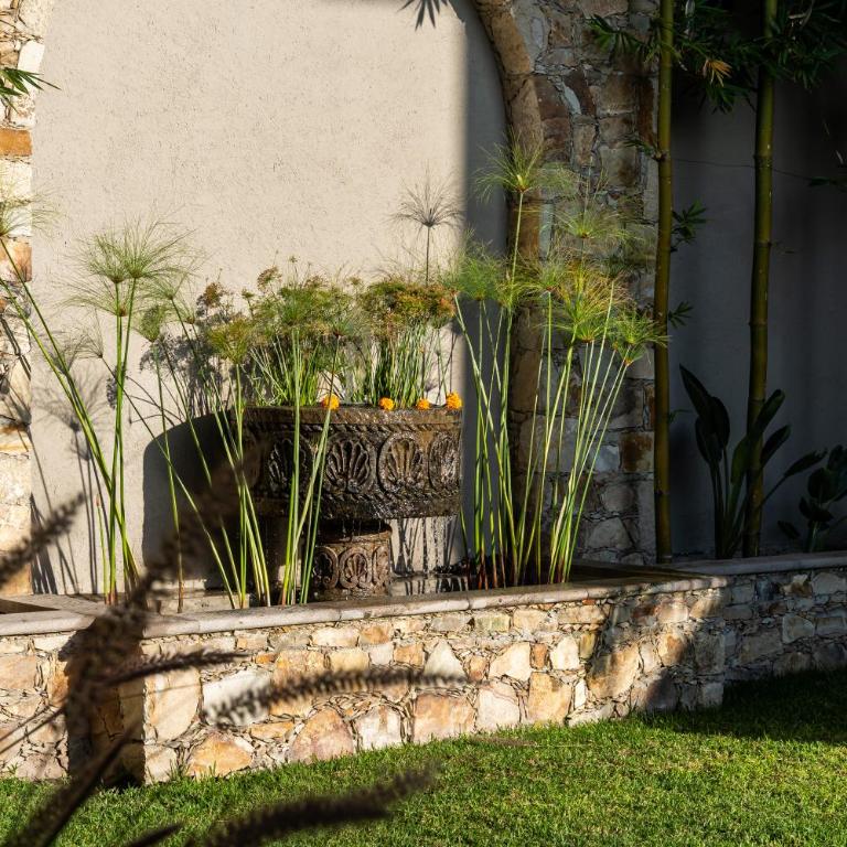 Vista Vieja, 6BR Luxury Villa with Pool & City Views - Villa - 37