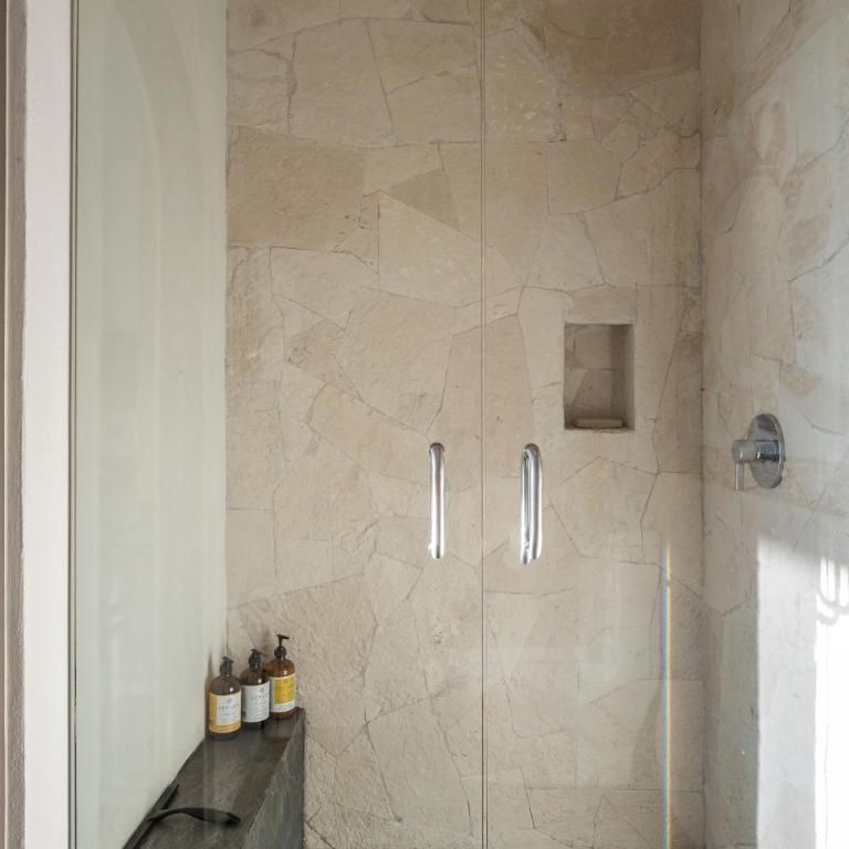 Vista Vieja, 6BR Luxury Villa with Pool & City Views - Villa - 44