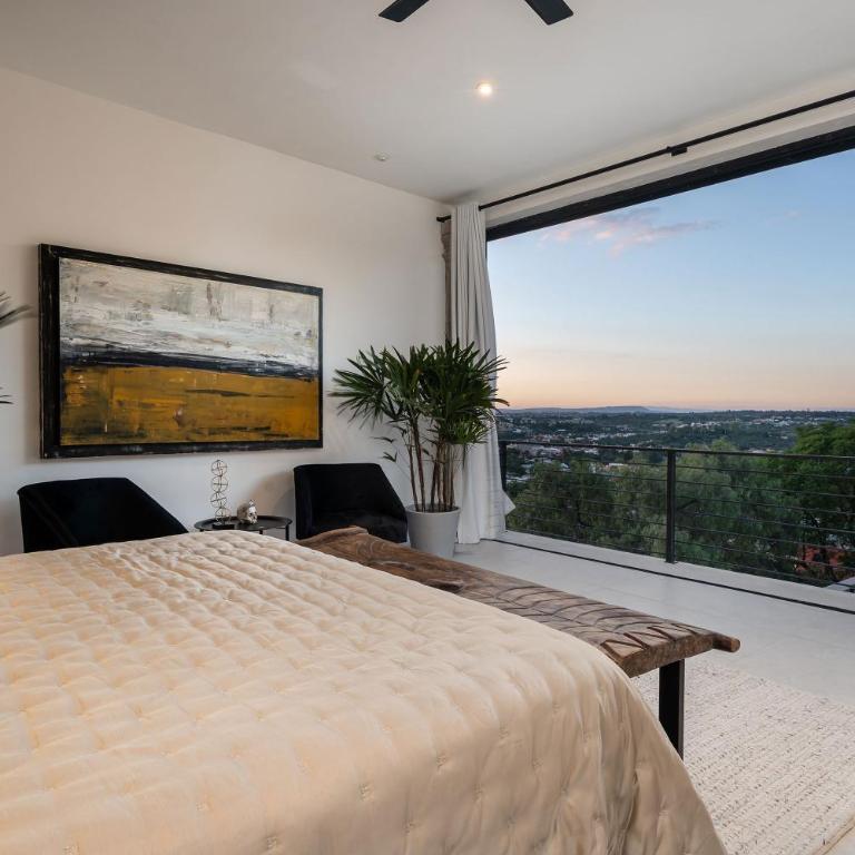 Vista Vieja, 6BR Luxury Villa with Pool & City Views - Villa - 53