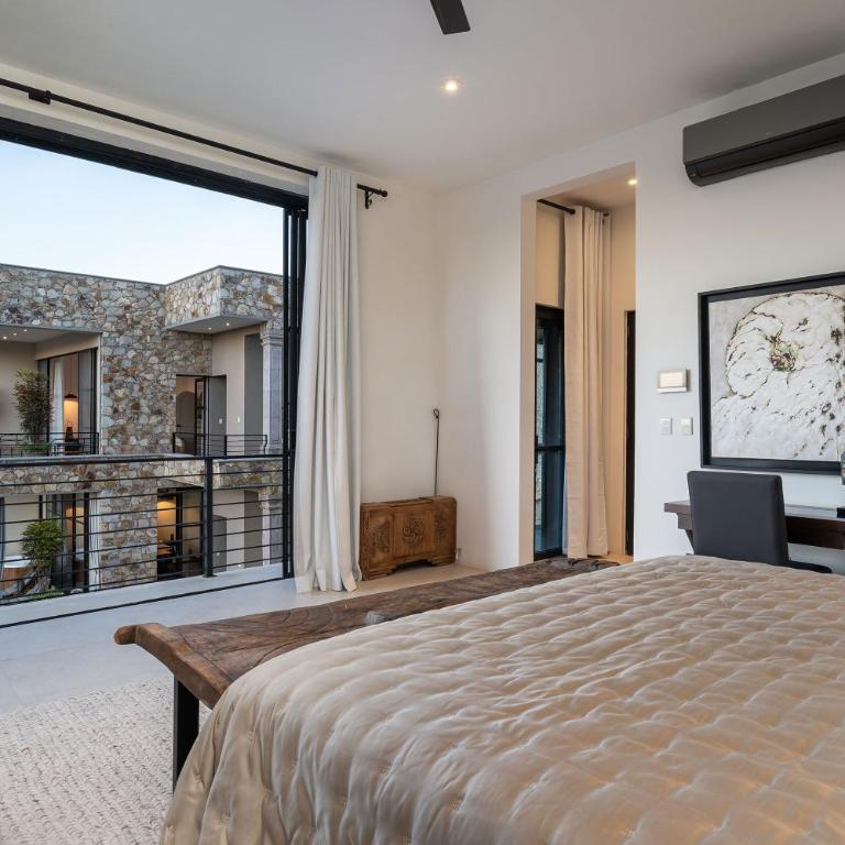 Vista Vieja, 6BR Luxury Villa with Pool & City Views - Villa - 54